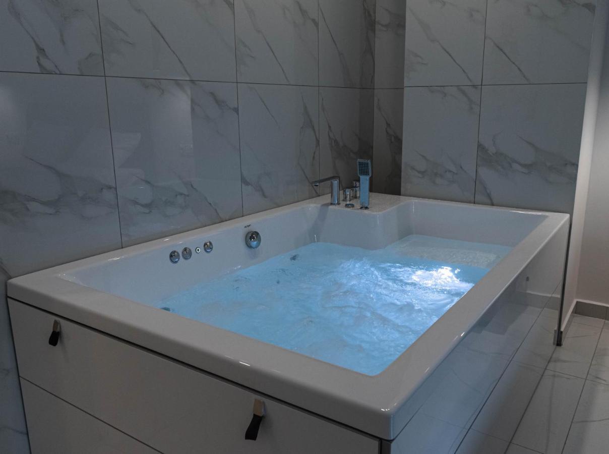 Athens Jacuzzi Apartment Экстерьер фото